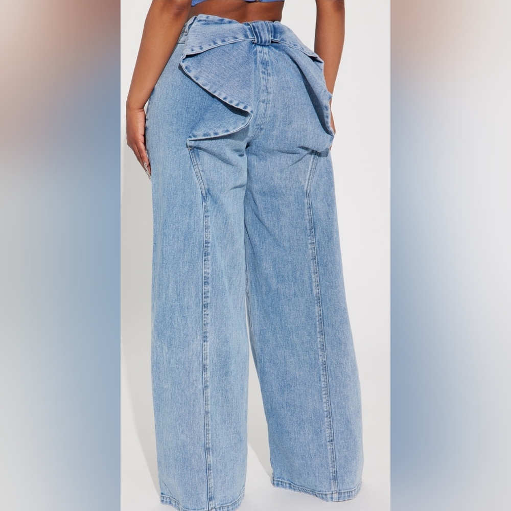 Bow Back Wide-Leg Light Blue Jeans